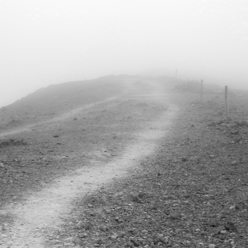 熊野岳神社から避難小屋へ