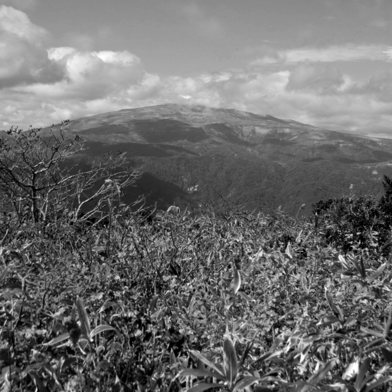 一等三角点から月山遠望